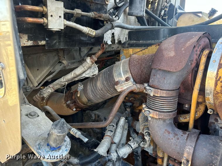 image for item EN5182 2007 Kenworth T600 semi truck