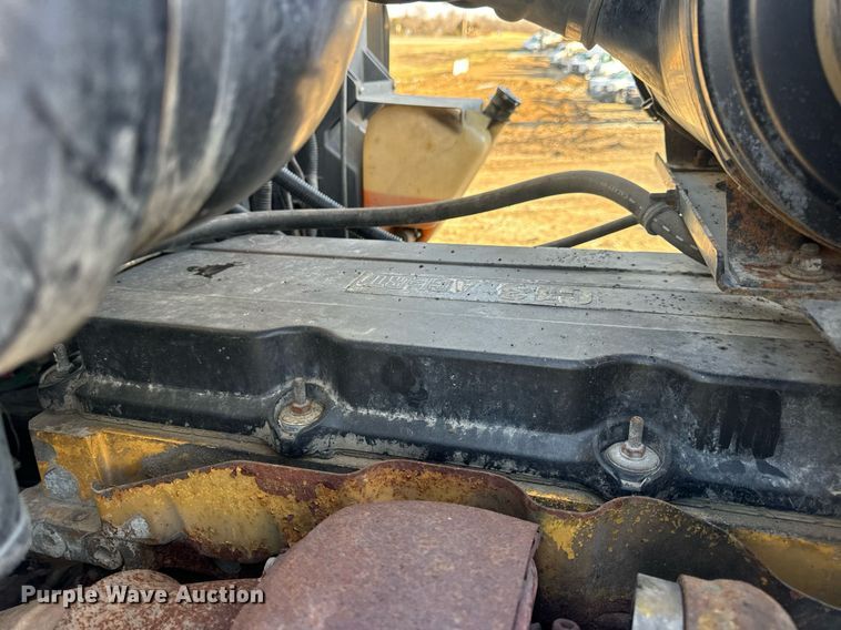 image for item EN5182 2007 Kenworth T600 semi truck