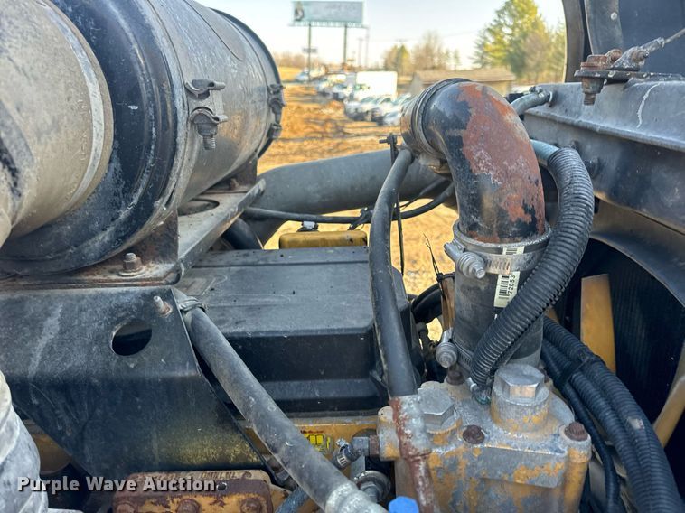 image for item EN5182 2007 Kenworth T600 semi truck