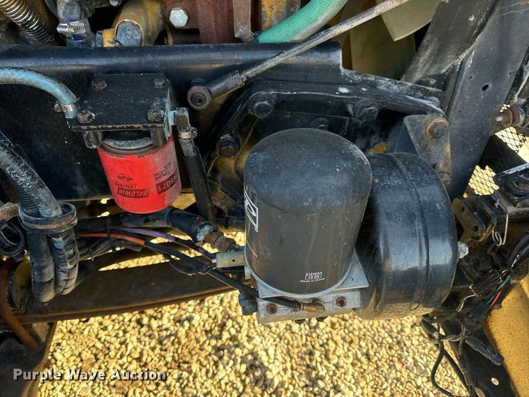 image for item EN5182 2007 Kenworth T600 semi truck