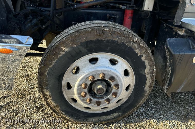 image for item EN5182 2007 Kenworth T600 semi truck