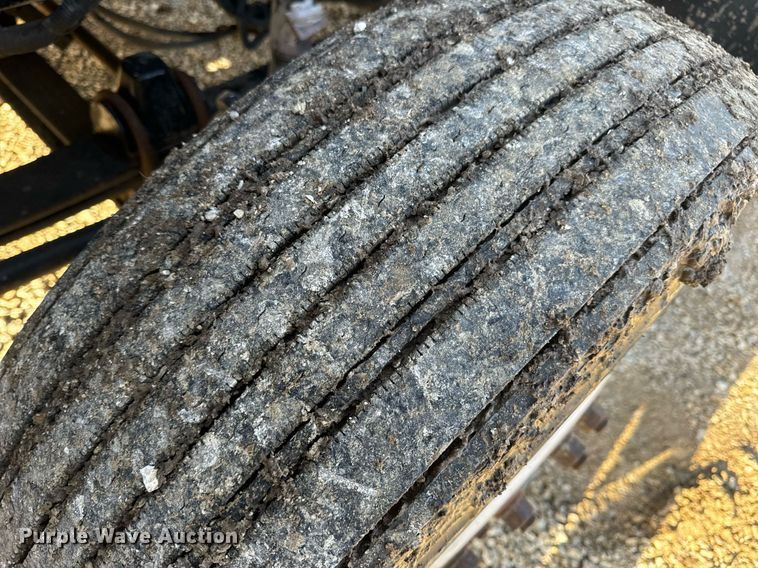 image for item EN5182 2007 Kenworth T600 semi truck