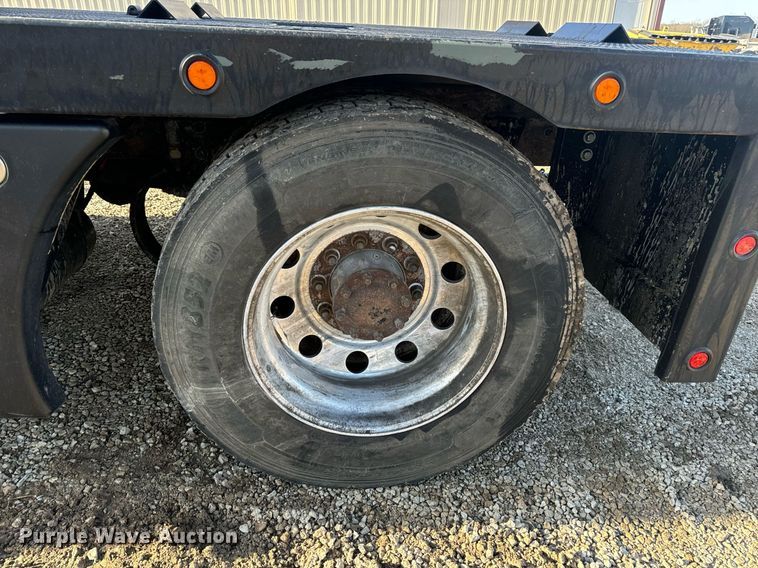 image for item EN5182 2007 Kenworth T600 semi truck