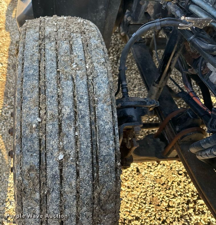 image for item EN5182 2007 Kenworth T600 semi truck