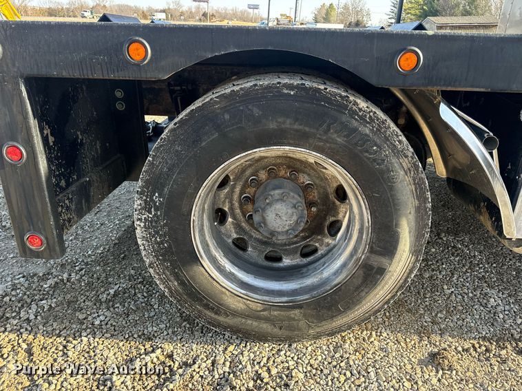 image for item EN5182 2007 Kenworth T600 semi truck