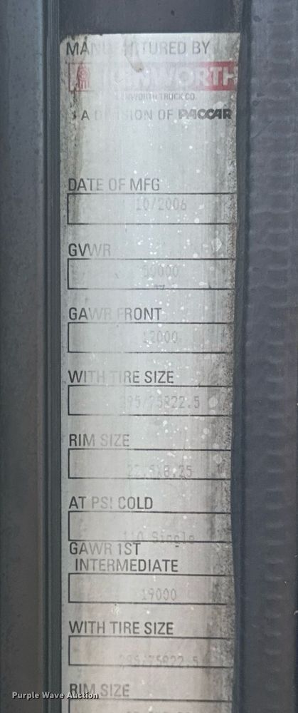 image for item EN5182 2007 Kenworth T600 semi truck