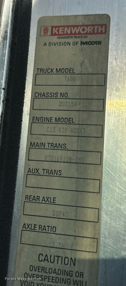 image for item EN5182 2007 Kenworth T600 semi truck