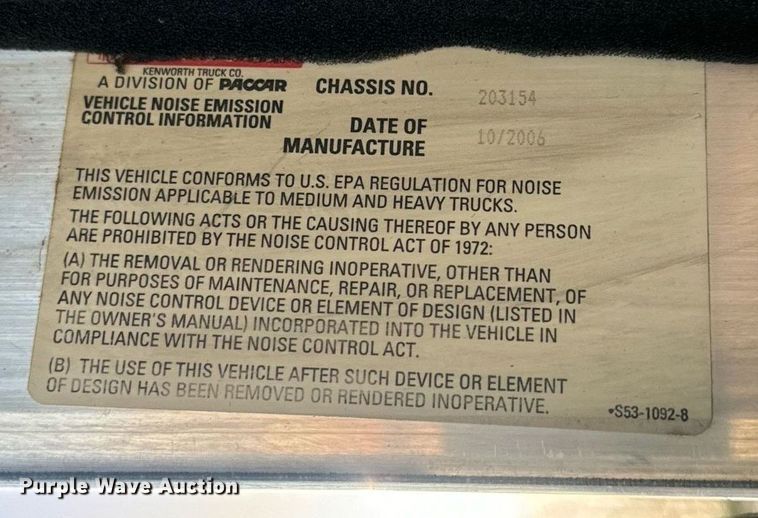 image for item EN5182 2007 Kenworth T600 semi truck