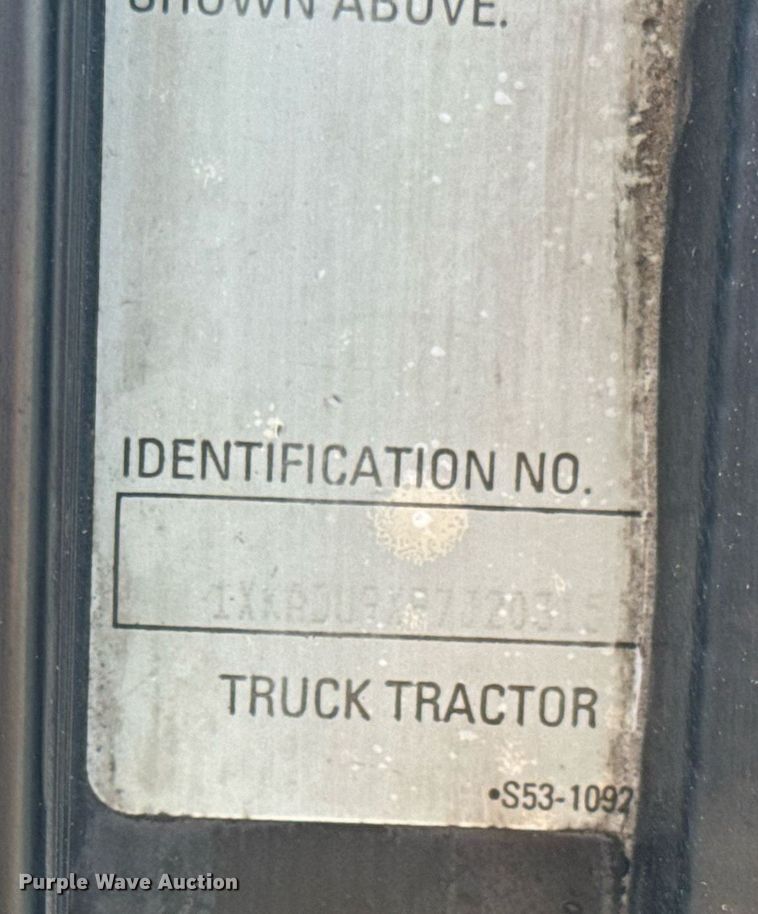 image for item EN5182 2007 Kenworth T600 semi truck