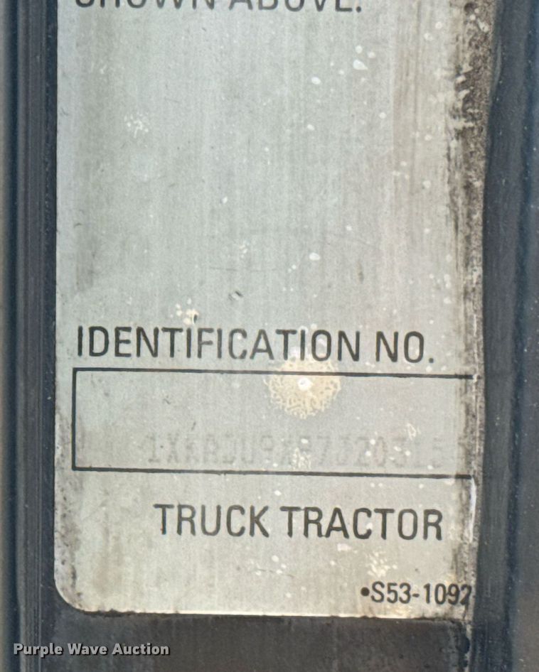 image for item EN5182 2007 Kenworth T600 semi truck