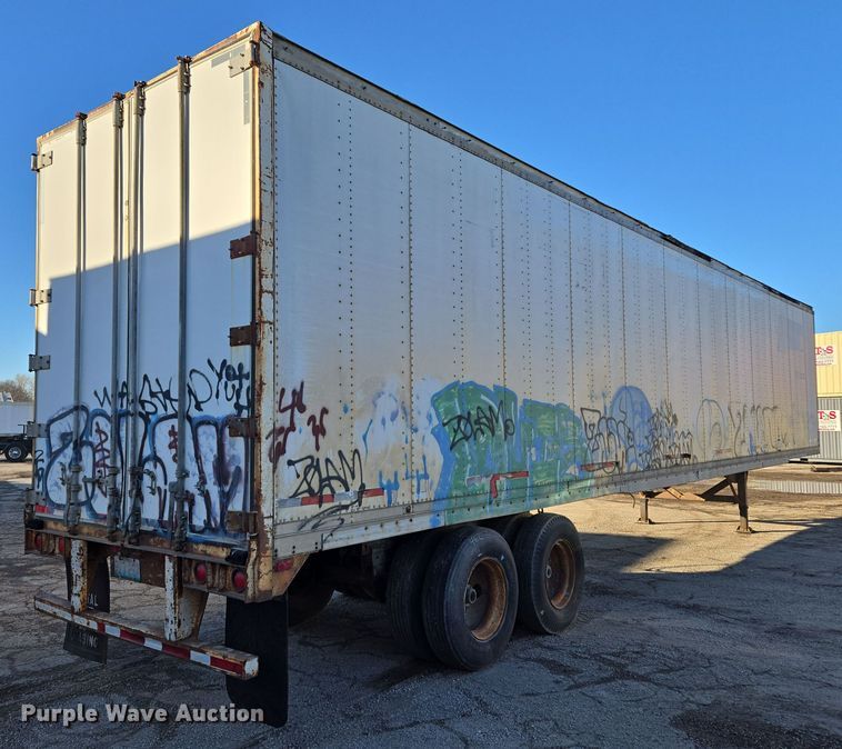 image for item EQ6719 1995 Monon dry van trailer