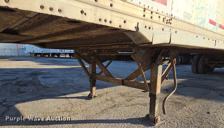 image for item EQ6719 1995 Monon dry van trailer