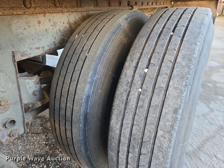 image for item EQ6719 1995 Monon dry van trailer