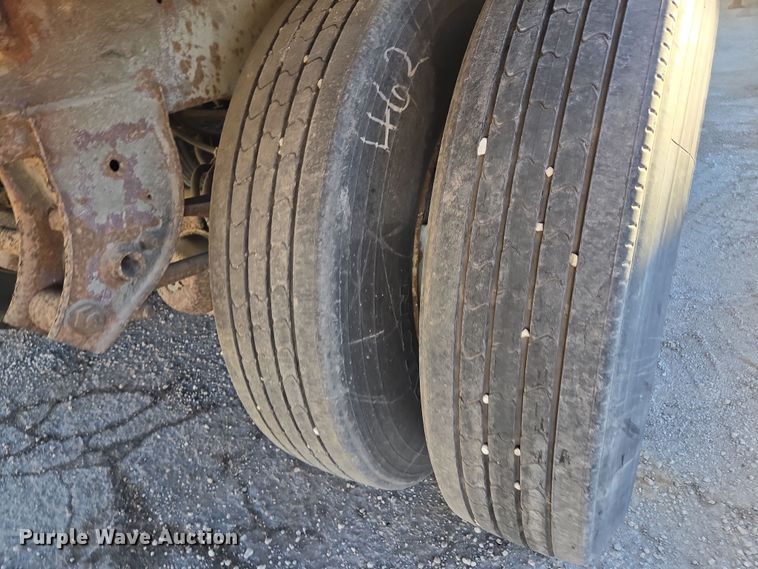 image for item EQ6719 1995 Monon dry van trailer