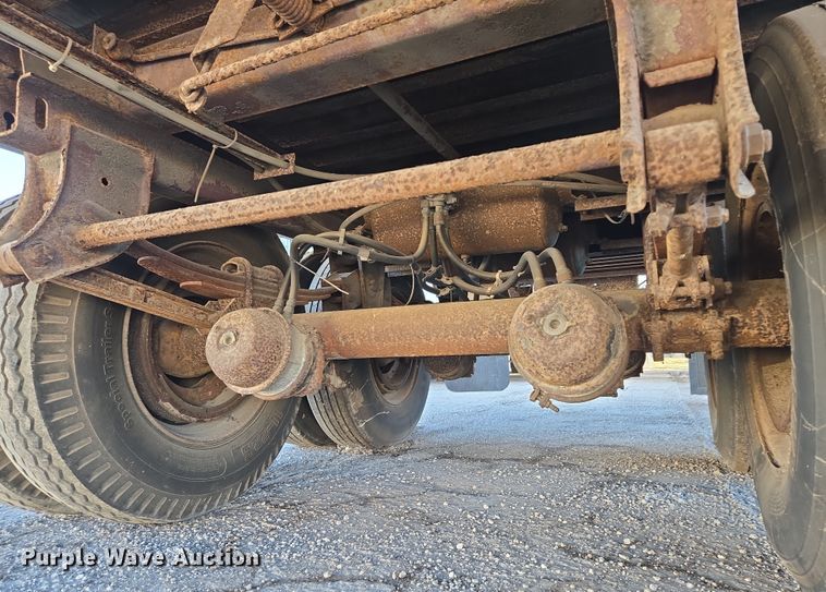 image for item EQ6719 1995 Monon dry van trailer