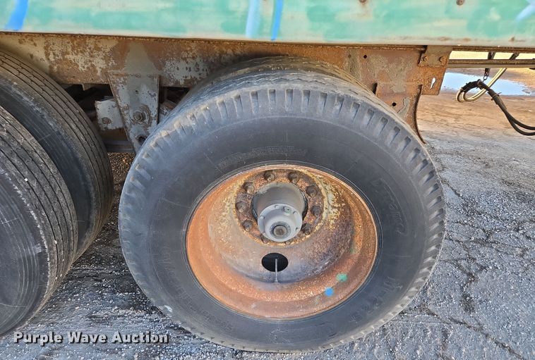 image for item EQ6719 1995 Monon dry van trailer