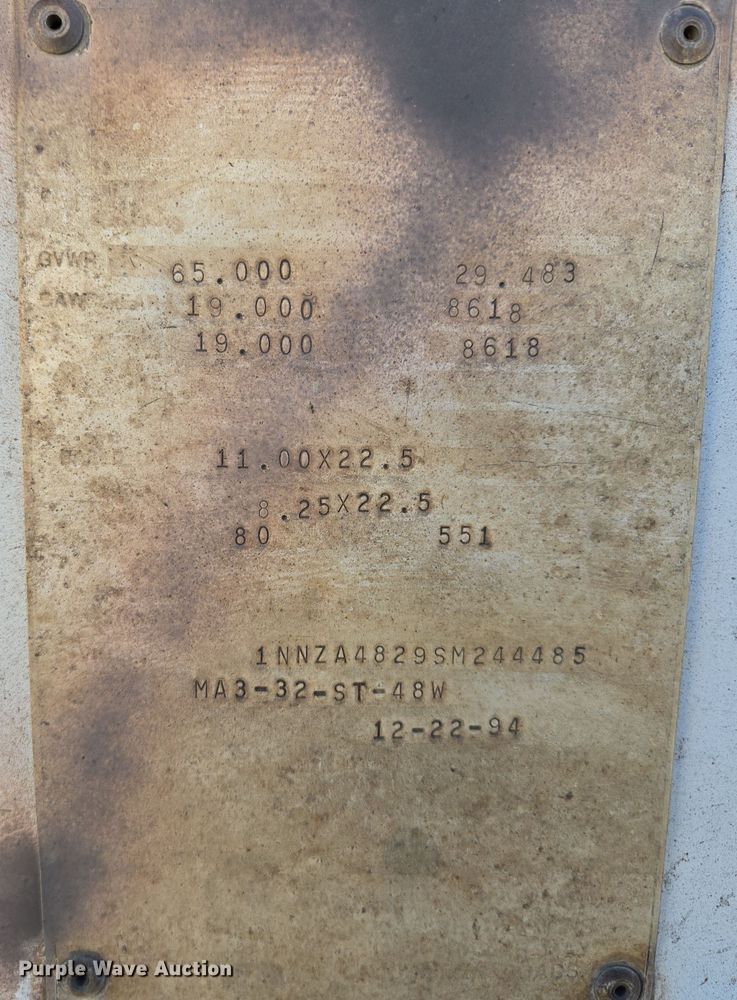 image for item EQ6719 1995 Monon dry van trailer