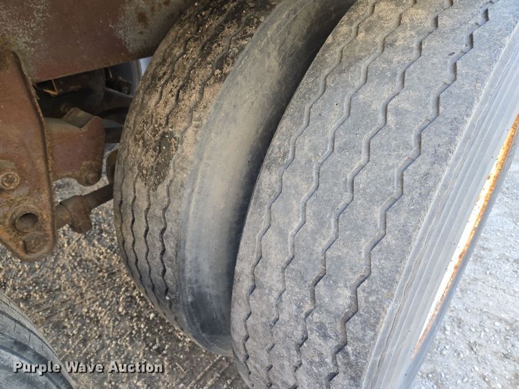 image for item EQ6720 1995 Pines Trailer  dry van trailer