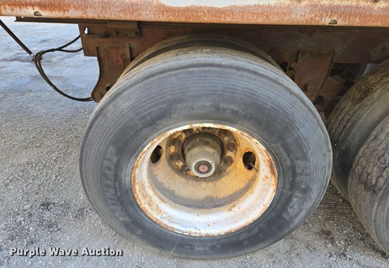 image for item EQ6720 1995 Pines Trailer  dry van trailer