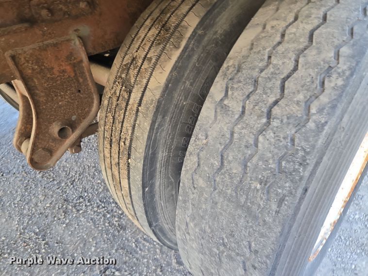 image for item EQ6720 1995 Pines Trailer  dry van trailer