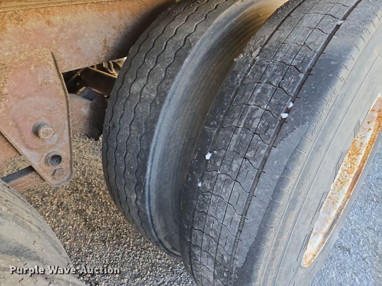 image for item EQ6720 1995 Pines Trailer  dry van trailer