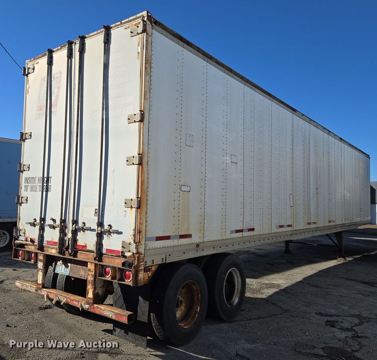 image for item EQ6722 1995 Monon dry van trailer