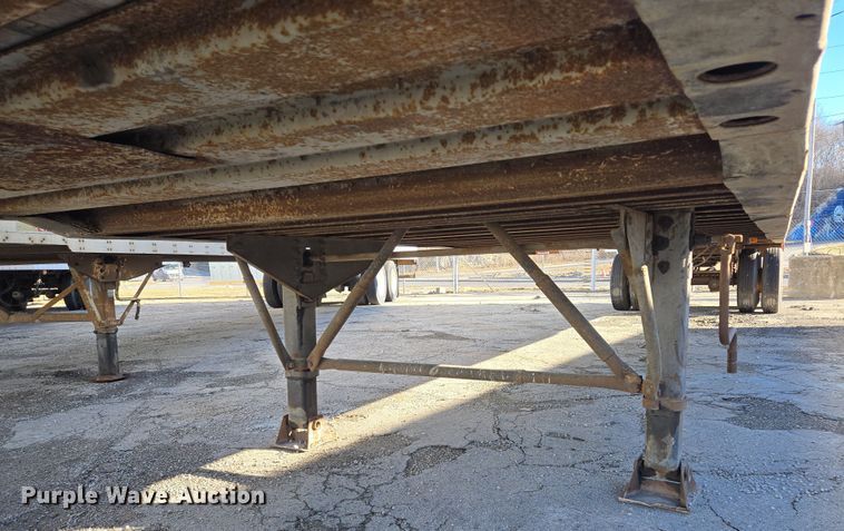 image for item EQ6722 1995 Monon dry van trailer