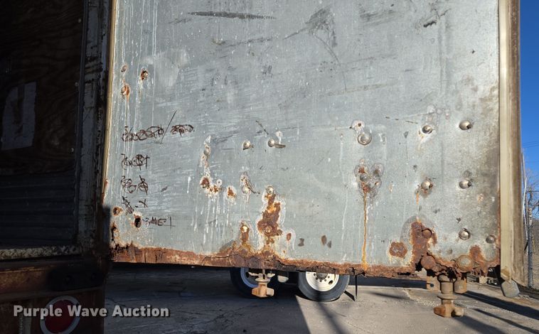 image for item EQ6722 1995 Monon dry van trailer