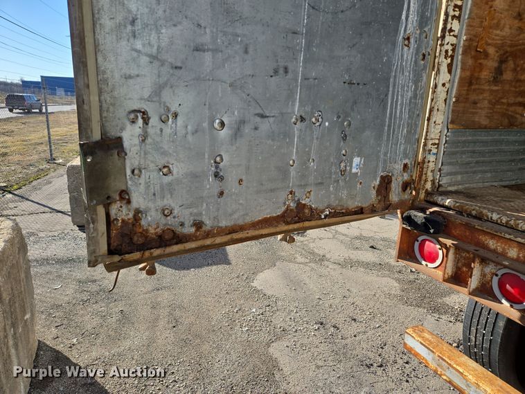 image for item EQ6722 1995 Monon dry van trailer