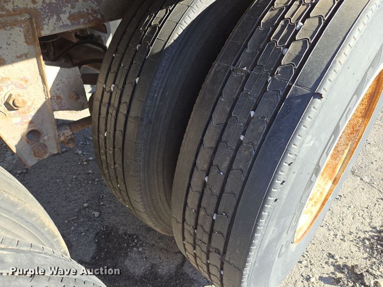 image for item EQ6722 1995 Monon dry van trailer