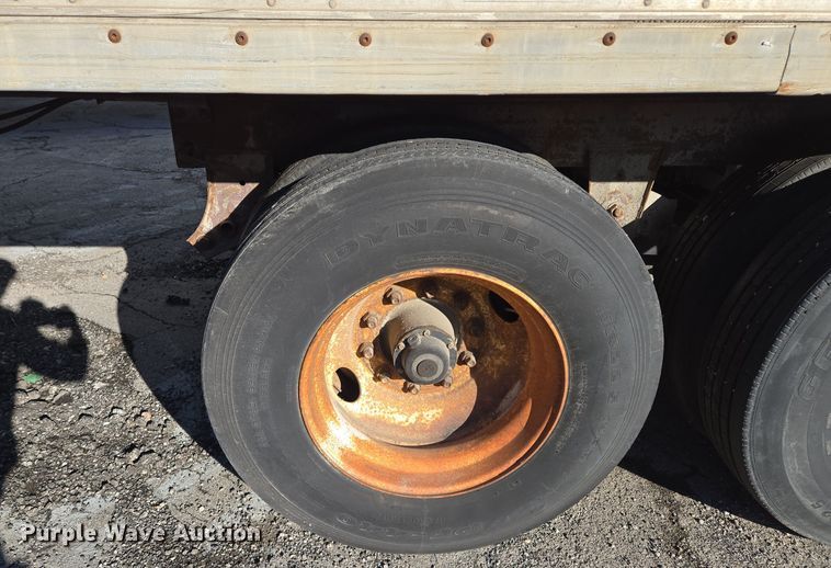 image for item EQ6722 1995 Monon dry van trailer