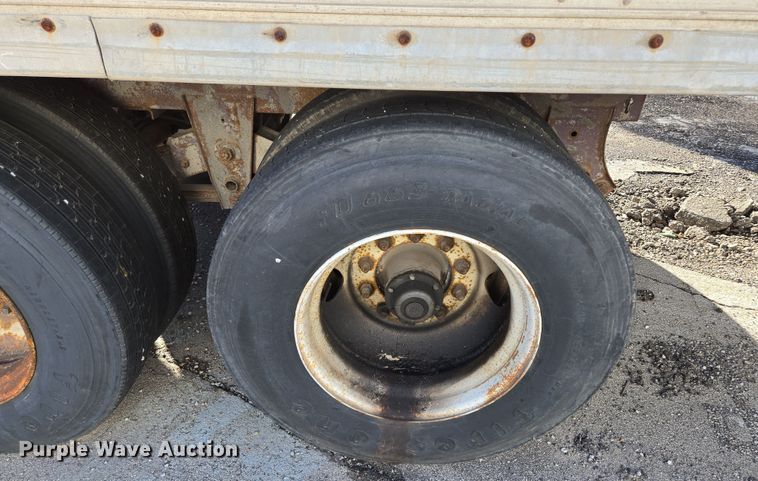 image for item EQ6722 1995 Monon dry van trailer