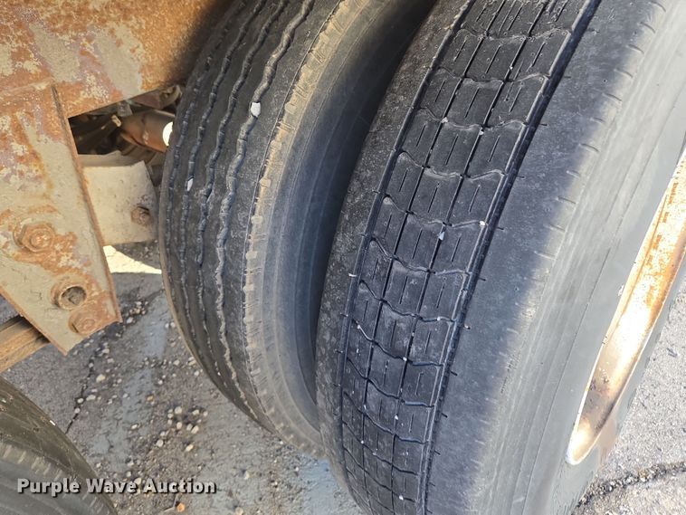 image for item EQ6722 1995 Monon dry van trailer