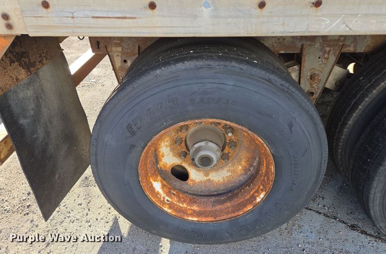 image for item EQ6722 1995 Monon dry van trailer