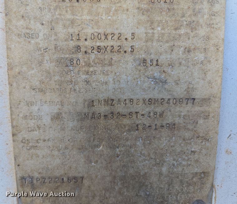 image for item EQ6722 1995 Monon dry van trailer