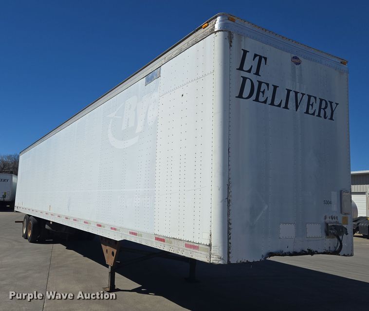 image for item EQ6724 2001 Utility dry van trailer