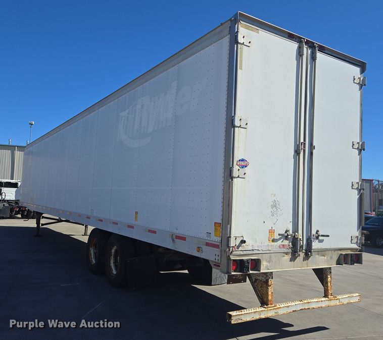 image for item EQ6724 2001 Utility dry van trailer