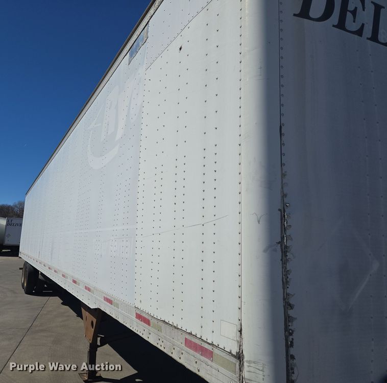 image for item EQ6724 2001 Utility dry van trailer