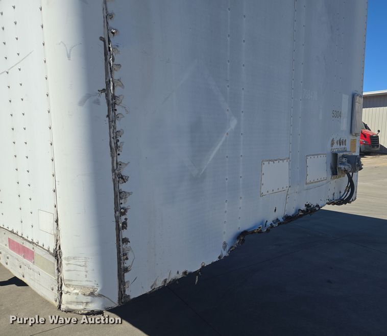 image for item EQ6724 2001 Utility dry van trailer