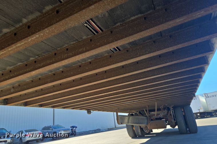 image for item EQ6724 2001 Utility dry van trailer