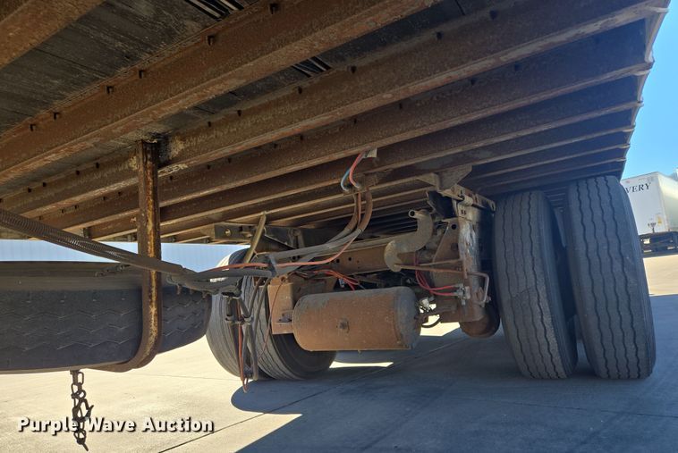 image for item EQ6724 2001 Utility dry van trailer