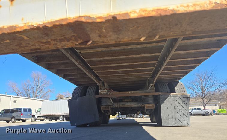 image for item EQ6724 2001 Utility dry van trailer