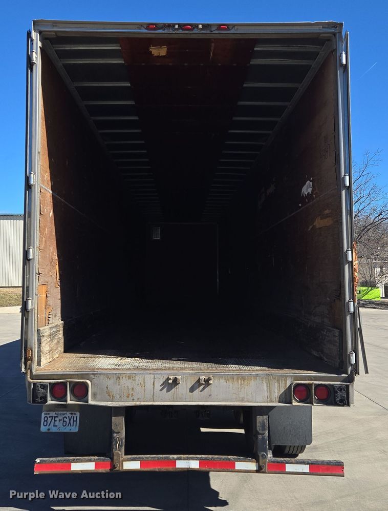 image for item EQ6727 2006 Utility Trailer  dry van trailer