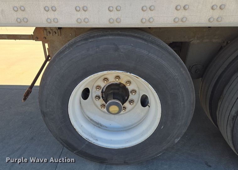 image for item EQ6727 2006 Utility Trailer  dry van trailer