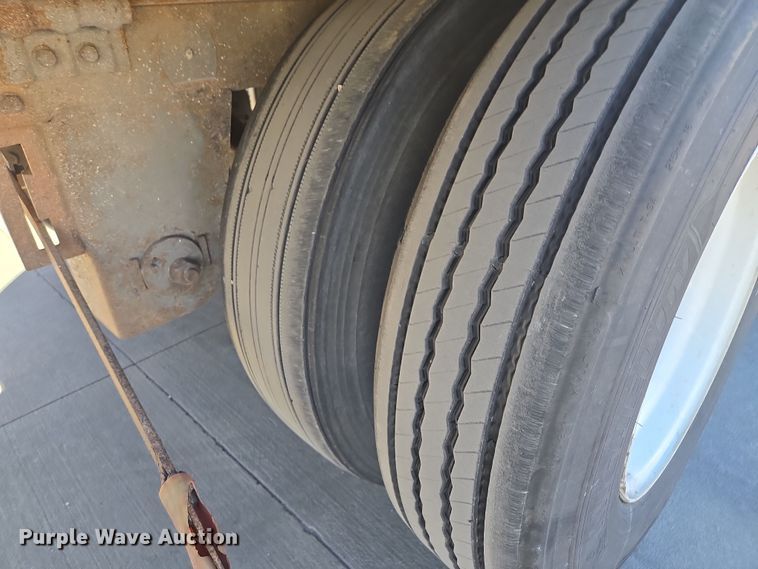 image for item EQ6727 2006 Utility Trailer  dry van trailer