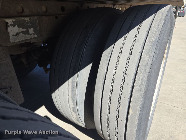 image for item EQ6727 2006 Utility Trailer  dry van trailer