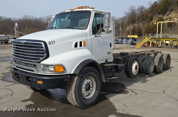 image for item EQ6777 2004 Sterling  LT9500 truck cab and chassis