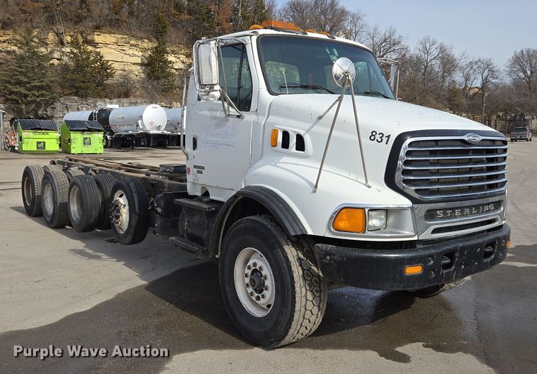 image for item EQ6777 2004 Sterling  LT9500 truck cab and chassis