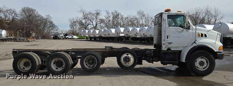 image for item EQ6777 2004 Sterling  LT9500 truck cab and chassis