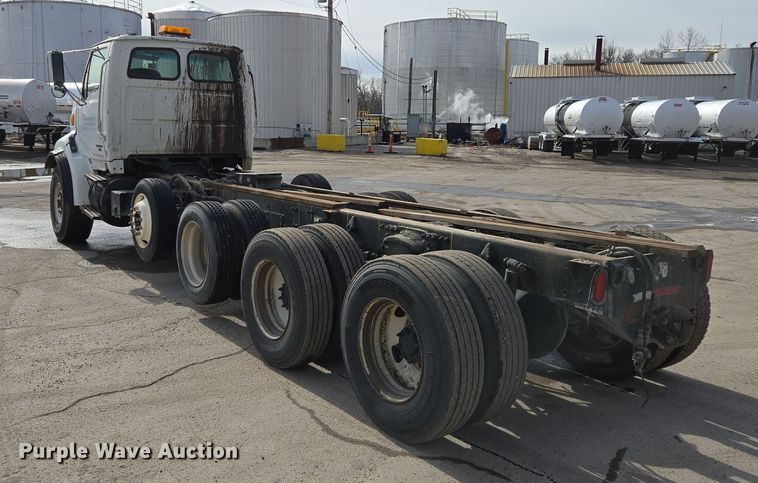 image for item EQ6777 2004 Sterling  LT9500 truck cab and chassis